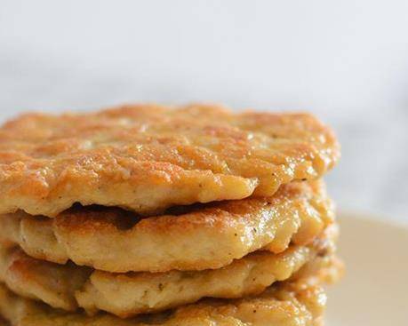 加入适量|还在吃煎饼果子？教你在家做这饼，营养又健康，做法超简单！