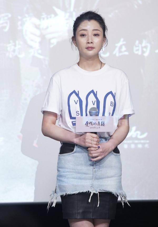 黑色 40岁殷桃嫩出新高度，完全是不给人留“活路”，只能说太会保养了