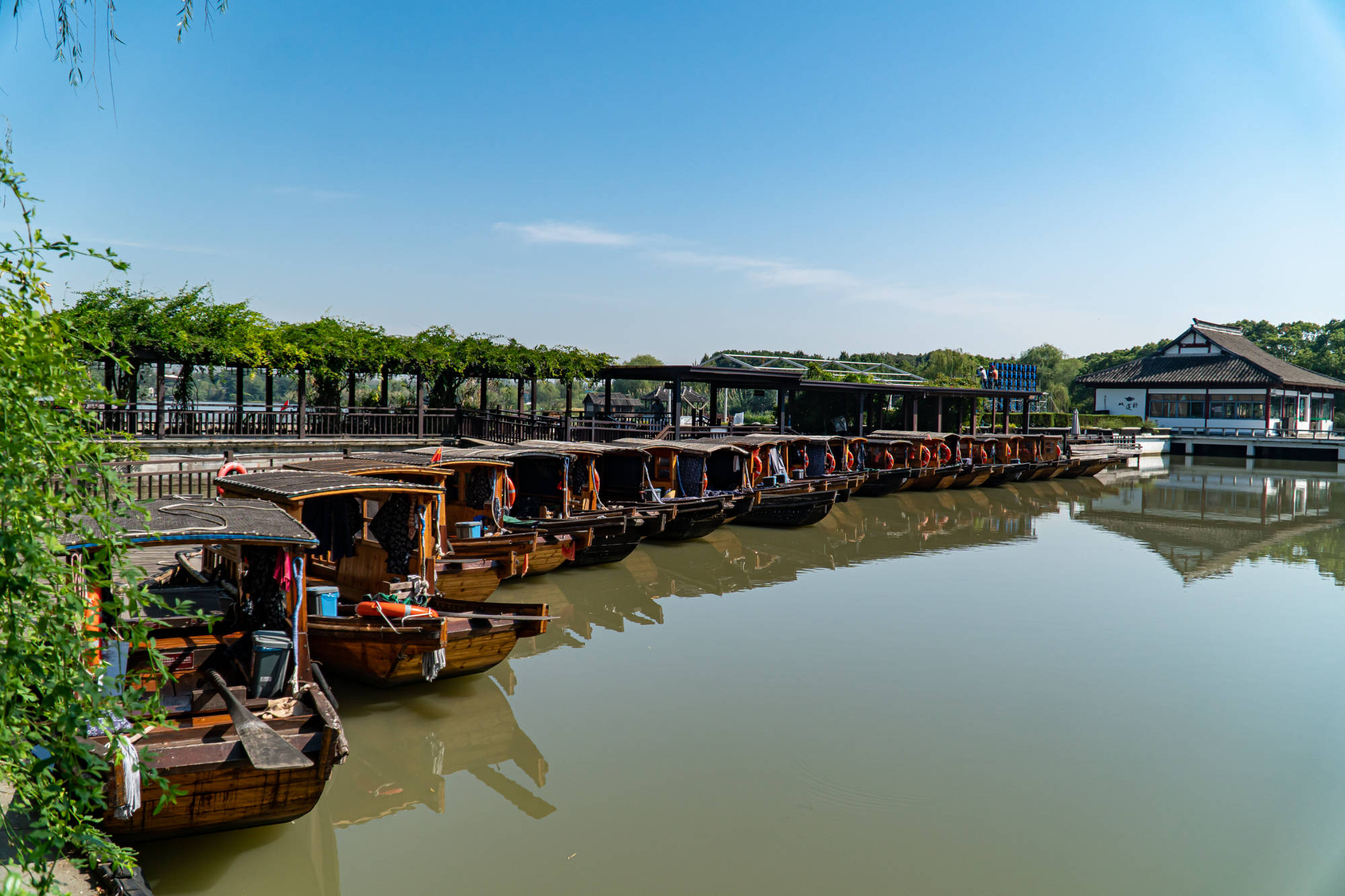 阳澄湖|江浙沪度假旅游推荐：常熟沙家浜吃大闸蟹看好戏，阿庆嫂家喝碗茶