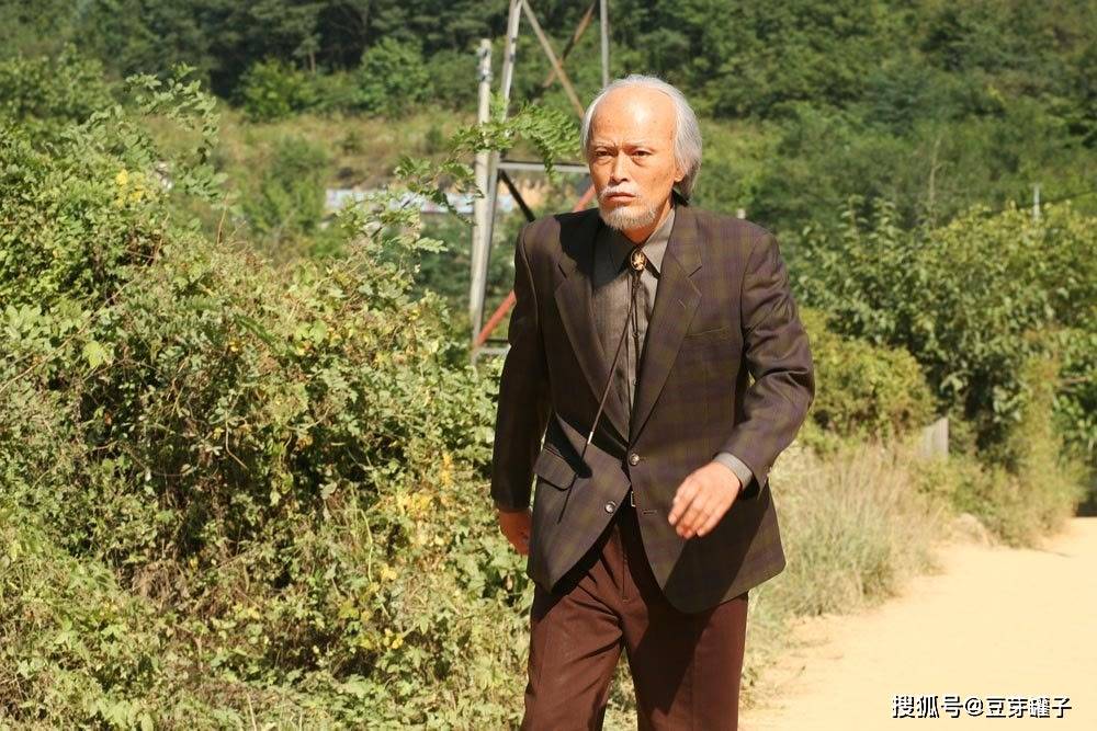 苔藓一部让人背后发凉的韩国电影一个女人和一群男人的故事