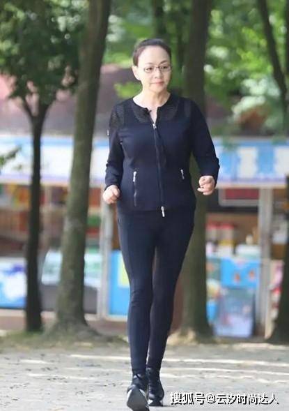 配饰 宋丹丹“原装脸”就是抗老，60多岁还能美出新高度，太厉害了