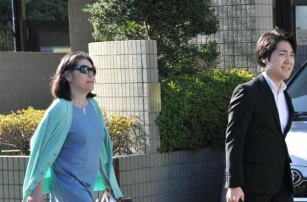 当公主婆婆不容易 小室佳代前未婚夫再出招 旧爱写的信来了 先生 新闻时间