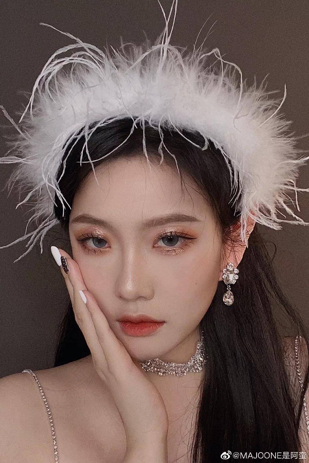 音分从呆瓜素颜到美漫小野猫，堪称徒手整形的抖音换头博主？