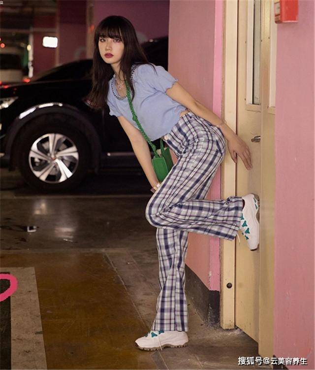 身材 这个初秋除了小裙子外，还有知性耐看的裤装，休闲百搭让人偏爱