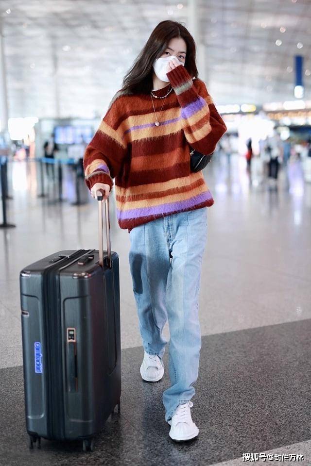 整体 早秋跟着超模穿，打造高端多变造型，刘雯这6组搭配可以大胆试试