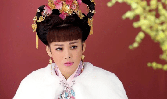 发型厚刘海才是女演员的克星！热巴变呆滞，赵丽颖傻气，丑得形态各异