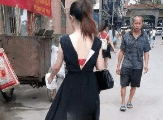 幽默笑話：醫院送來一大媽，碰瓷足有4年，這次可是真完了 搞笑整蠱 第7张