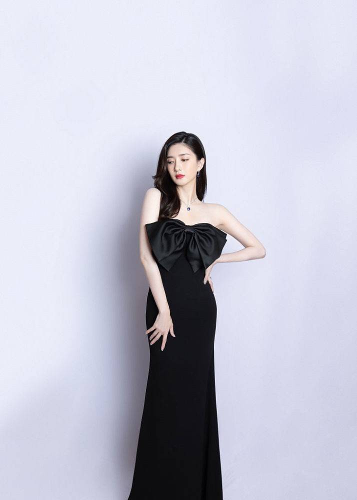 鱼尾 江疏影穿鱼尾裙“身材失控”，名媛气质挡不住，就是发型一言难尽