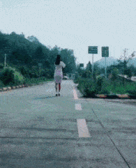 爆笑gif圖：哥們，你這車牌號是充電話費送的吧 搞笑整蠱 第4张