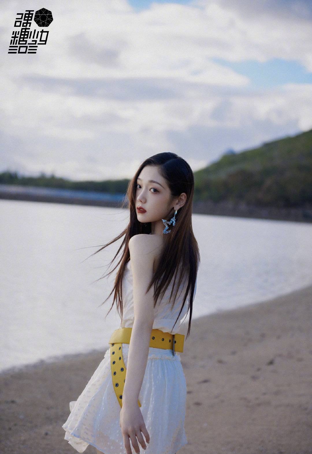 镜面 希林娜依·高海滩镜面大片，漂亮妹妹气质真的太好了！