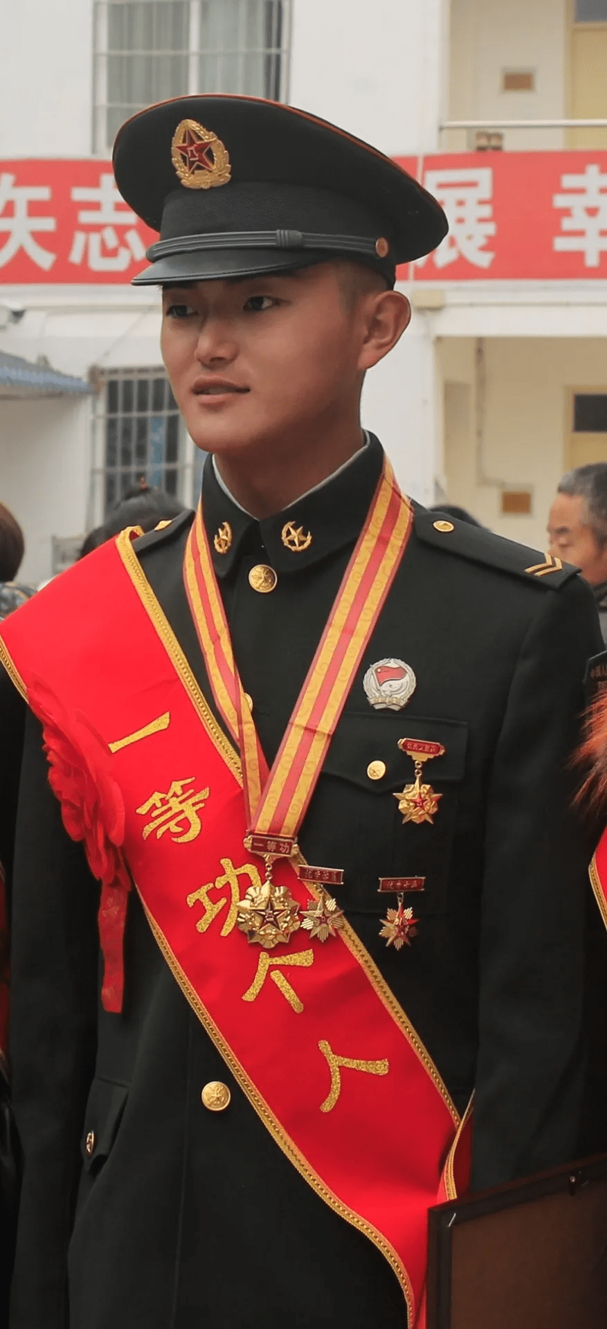 立一等功的兵退伍了