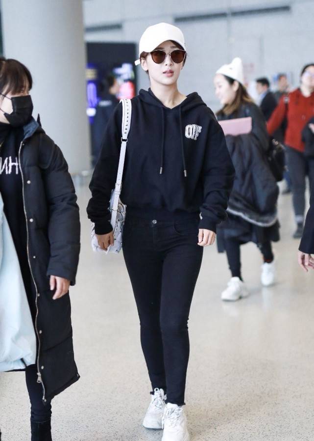 贝雷帽 拯救秋季大风天，你需要一款时髦帽子，曾之乔沈月都在用它凹造型