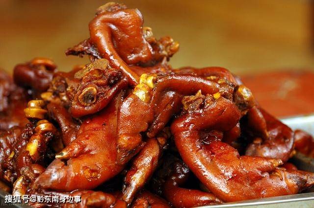 它在清代被称为状元蹄走去贵州青岩古镇盘大猪蹄子