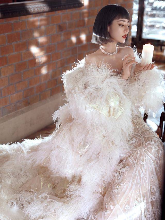 赵丽颖 微博之夜女星造型:赵丽颖穿奢牌,金晨红裙艳压,鞠婧祎腰细瞩目!