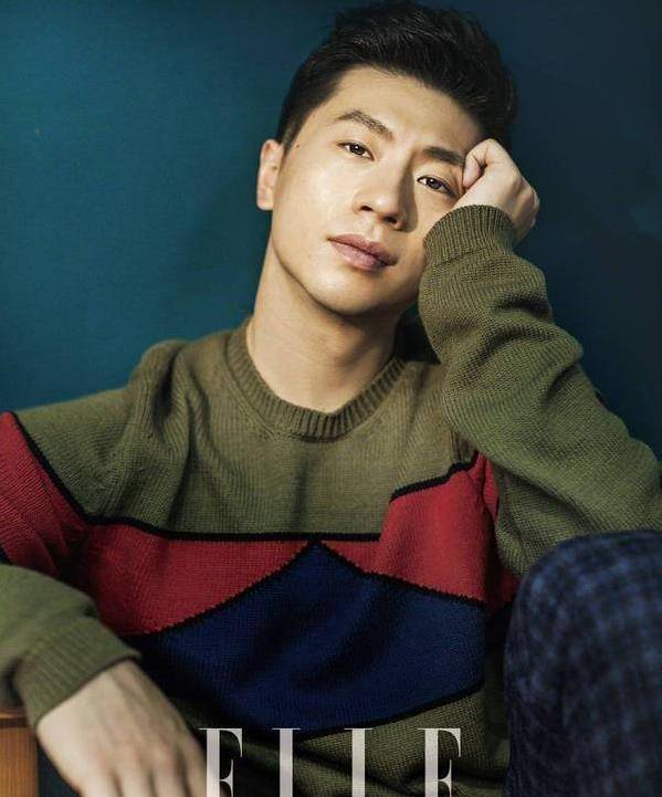 网友 奥运冠军马龙拍大片,被长款大衣压低身高,网友吐槽看不懂时尚