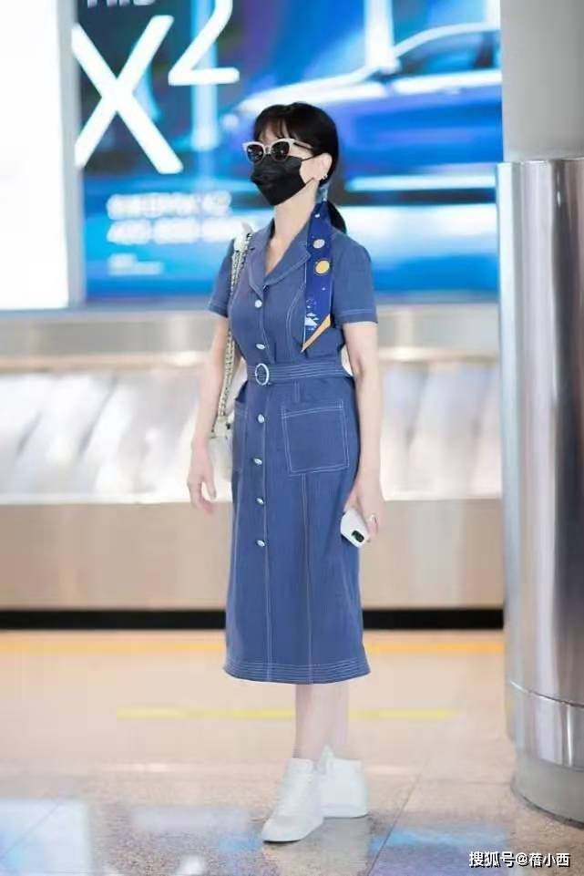 颜色 赵雅芝真是不服老,穿“樱桃连衣裙”腰细腿长好减龄,真有66岁?