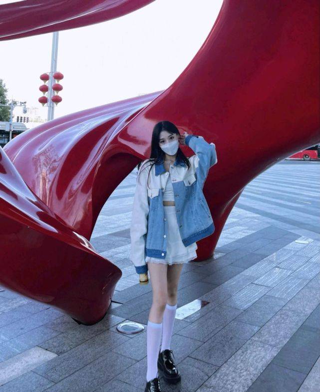 服装 谁说牛仔外套过时了？只要选对了服装款式，可以惊艳四座