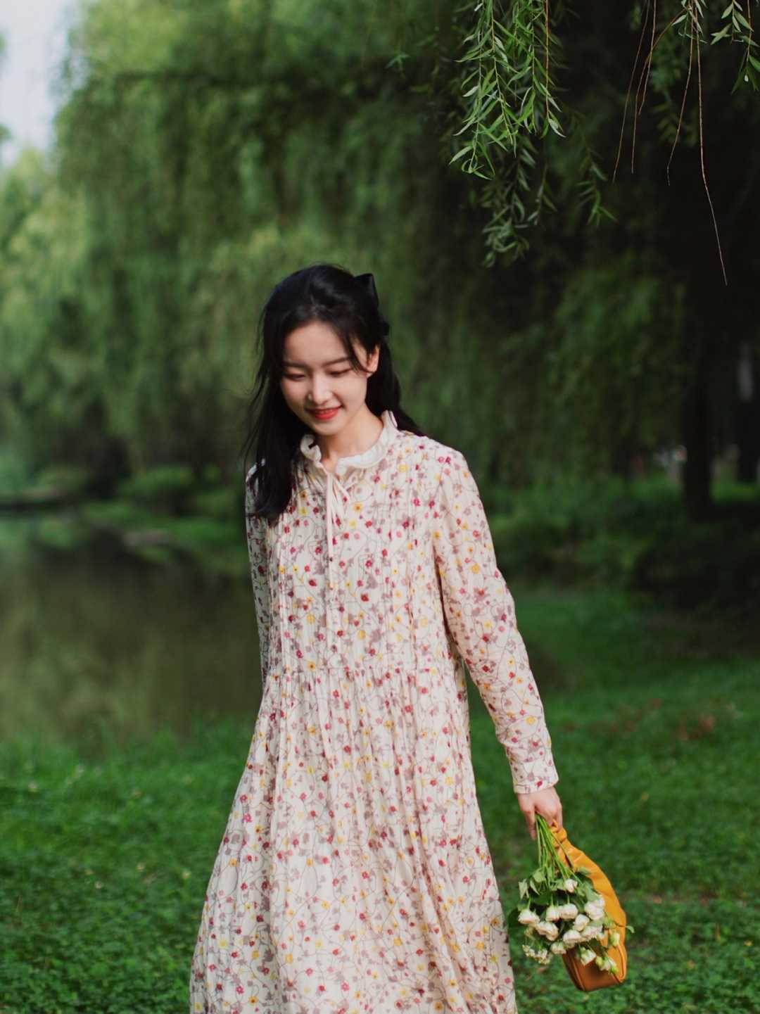 整体 秋天这样穿“碎花裙”高级又洋气，清新减龄又温柔，让你气质翻倍