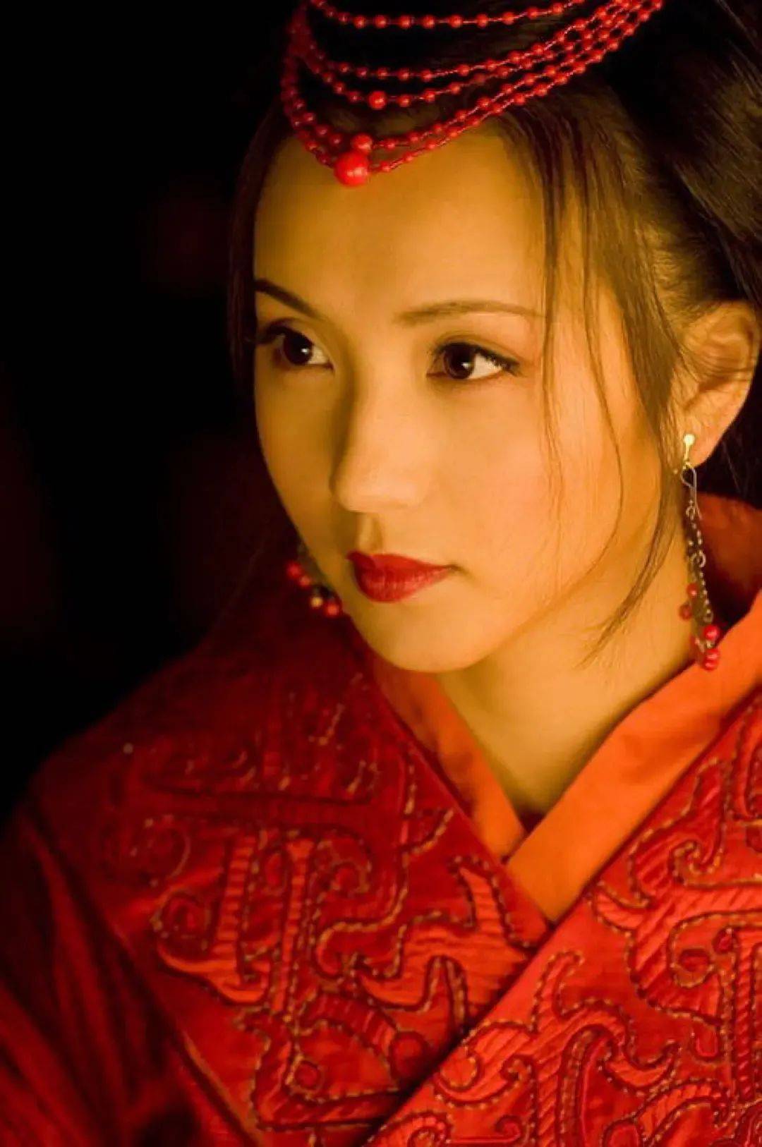 角色|“万人迷”陈好复出,42岁可清纯可知性,网友:脸不僵硬真美!