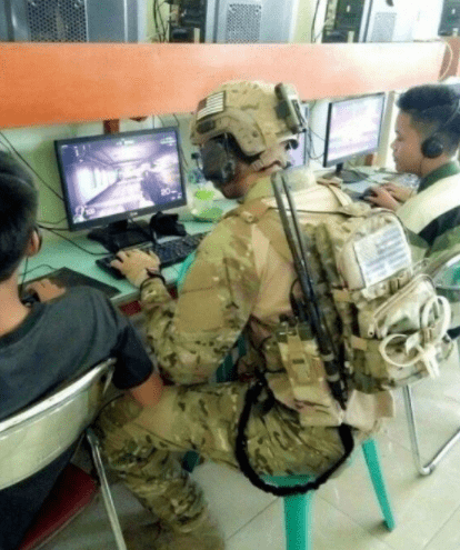 高个|搞笑GIF:你看你非要倒着开,现在好了吧