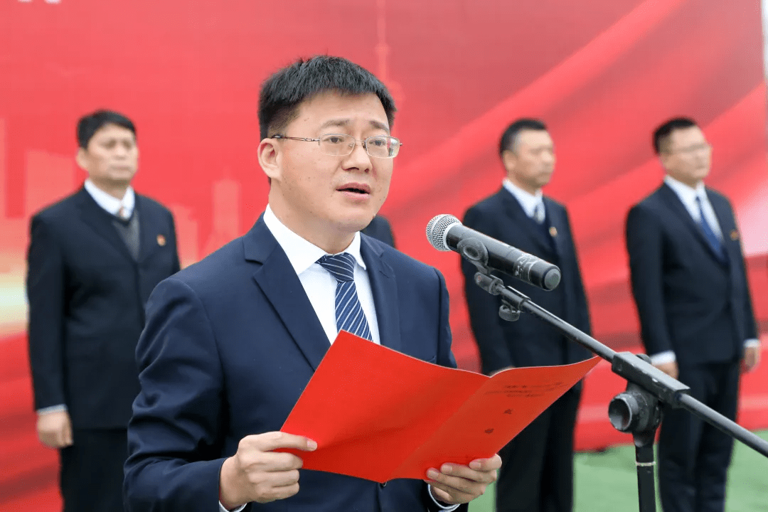 县委书记张树营宣布项目开工.