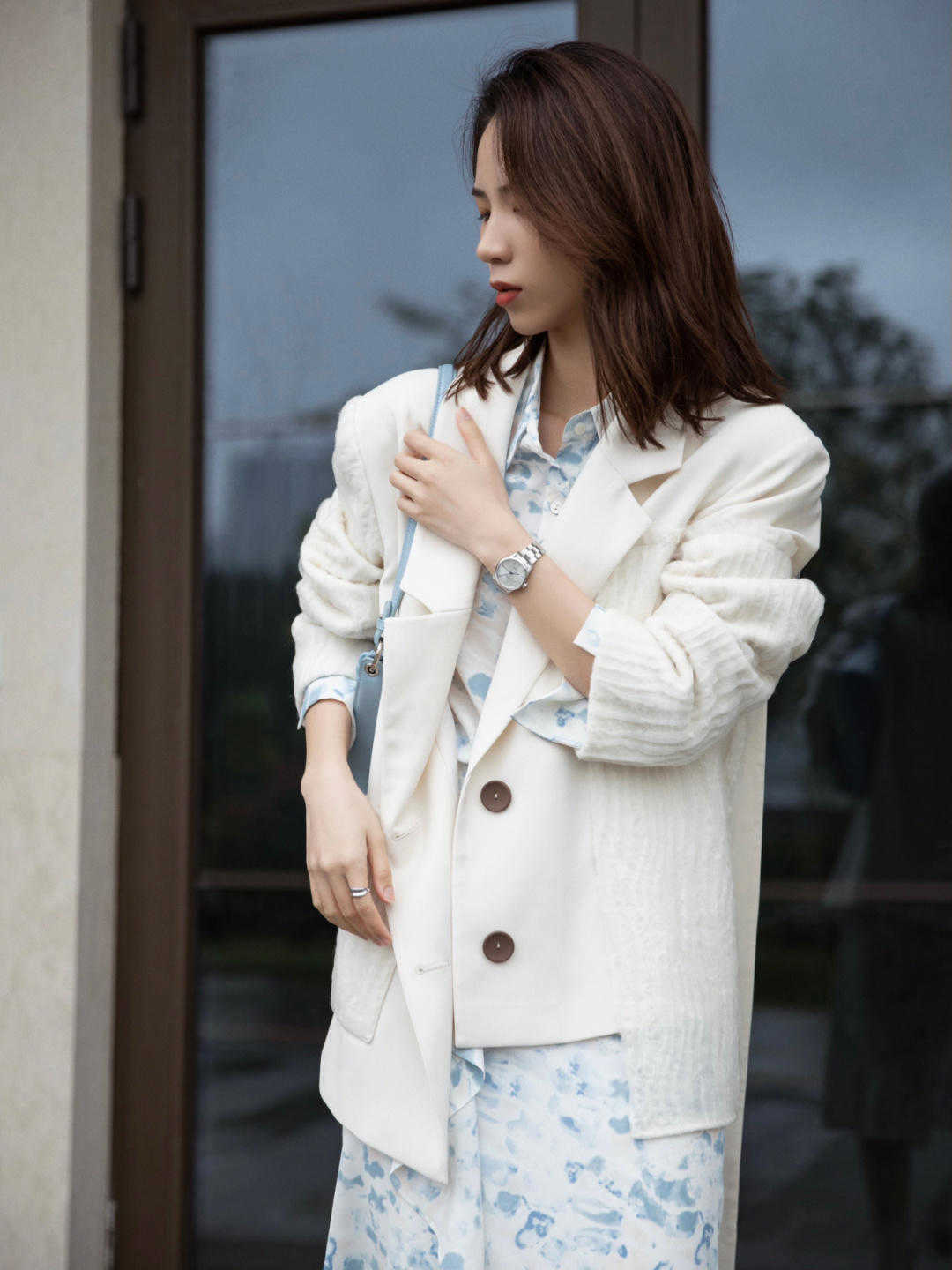 颜色 秋天火了一种穿法，叫“西装搭配连衣裙”，甜美温柔有气质，洋气