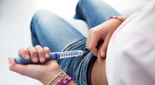 进行|患了糖尿病，除了需要用药之外，还要警惕并发症的出现