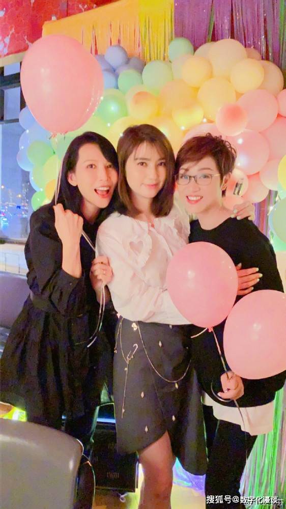 洪欣冉莹颖同日庆生 邹市明陈浩民等四对明星夫妻到场 张丹峰 新闻时间