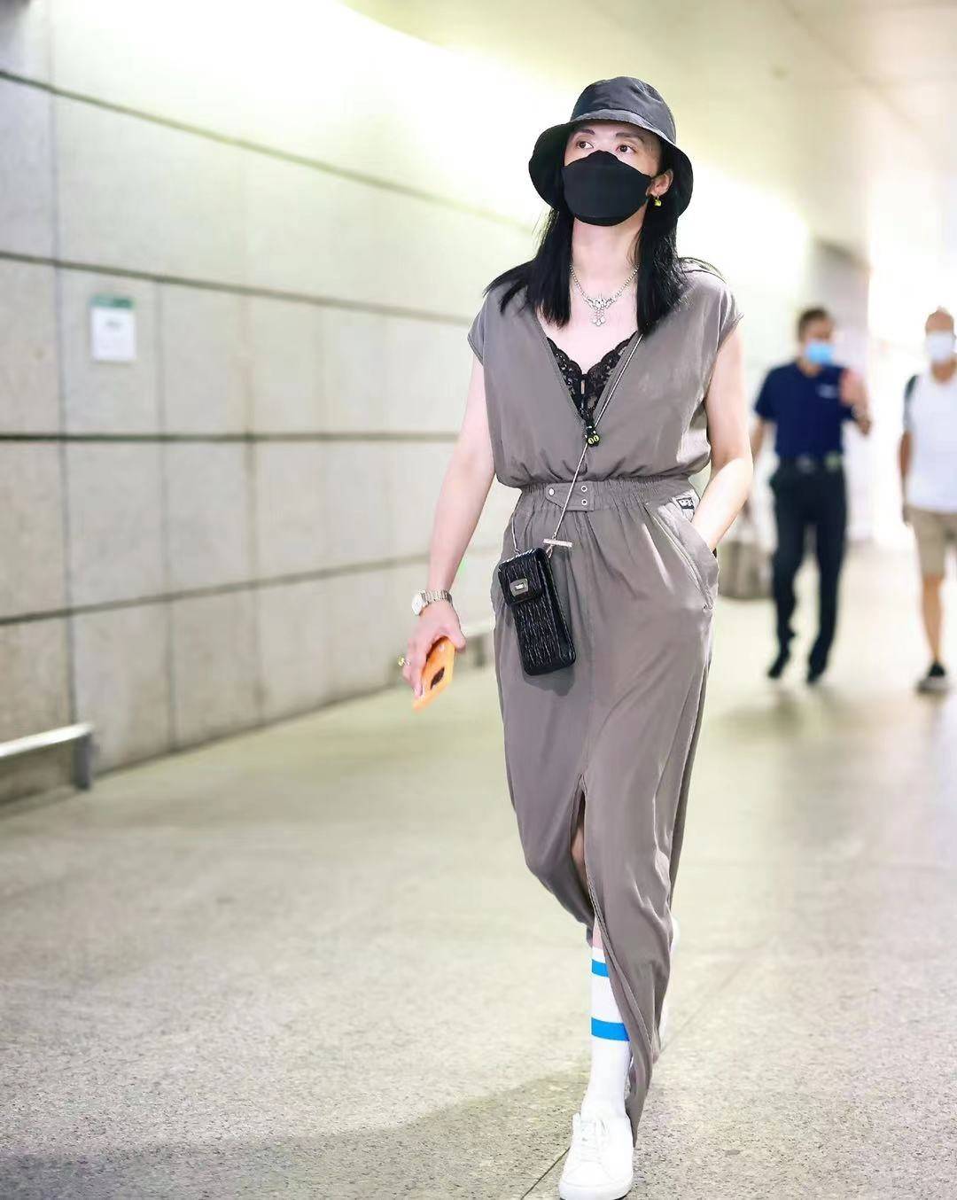 黑色 被称为行走的时尚种草机,高级感十足的姚晨,的确有这底气