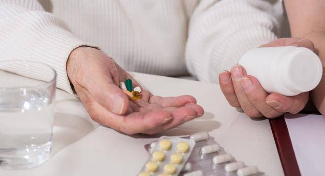 静脉|吃了地平类降压药之后，为什么每天晚上脚肿，但睡醒了又正常？