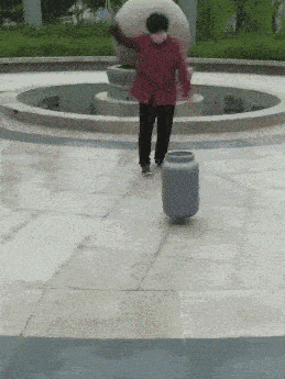 搞笑段子：和老婆吵架，女兒撥通我丈母娘電話，說：趕緊反鎖門 搞笑整蠱 第4张