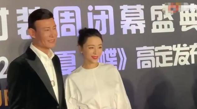 公主 金巧巧携女儿走红毯，穿亲子紧身旗袍好亮眼，华为二公主造型惊艳