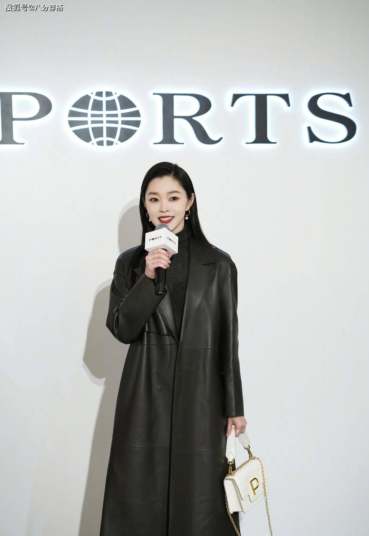 亮点 宋轶真是又美又飒,穿黑色皮衣帅气利落又有气场,美得高调