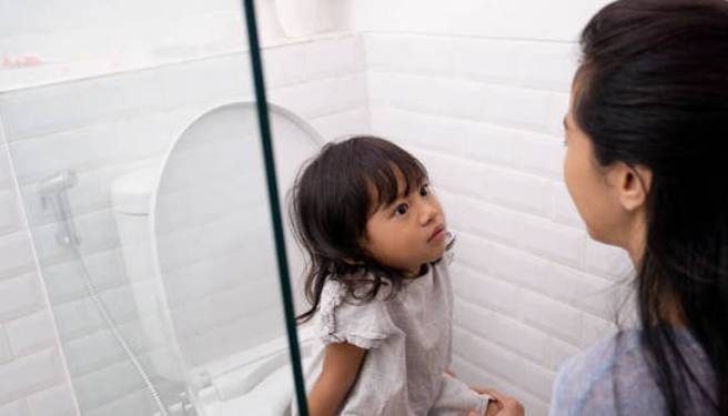 家长|孩子从来不在幼儿园大便，得知真相后，妈妈瞬间“红了眼”！