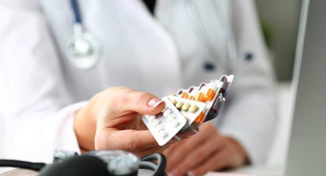 静脉|吃了地平类降压药之后，为什么每天晚上脚肿，但睡醒了又正常？