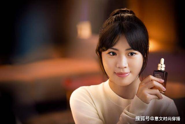 设计 杨倩代言奢侈品牌，这状态简直换了一个人，穿深V礼服太有气质了