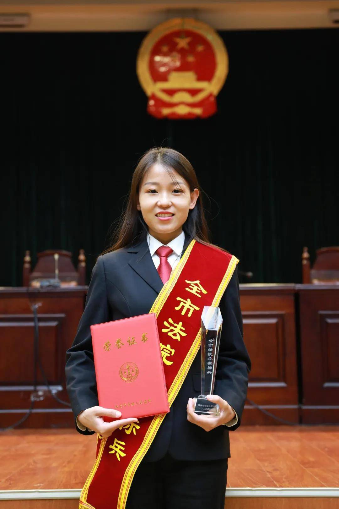 西安市未央区人民法院速裁审判庭庭长郭丽华让我们和生活打一仗