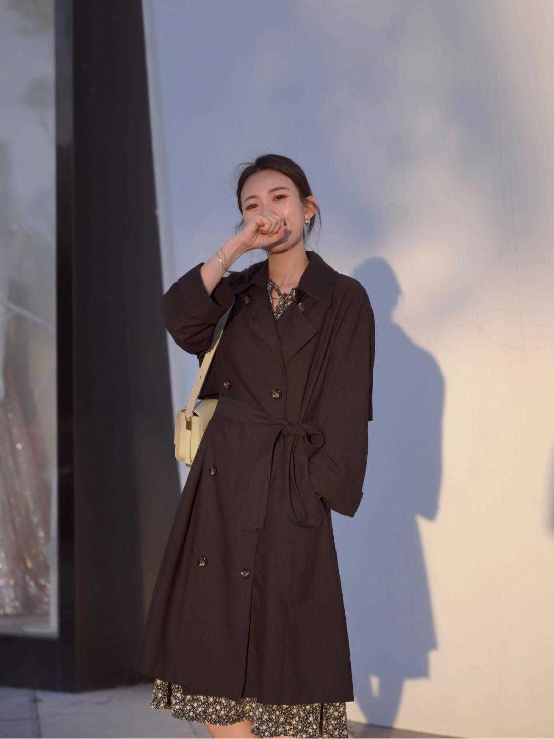 身材 风衣到底有多百搭?连帽卫衣、高领毛衣、衬衫都能配,高级洋气