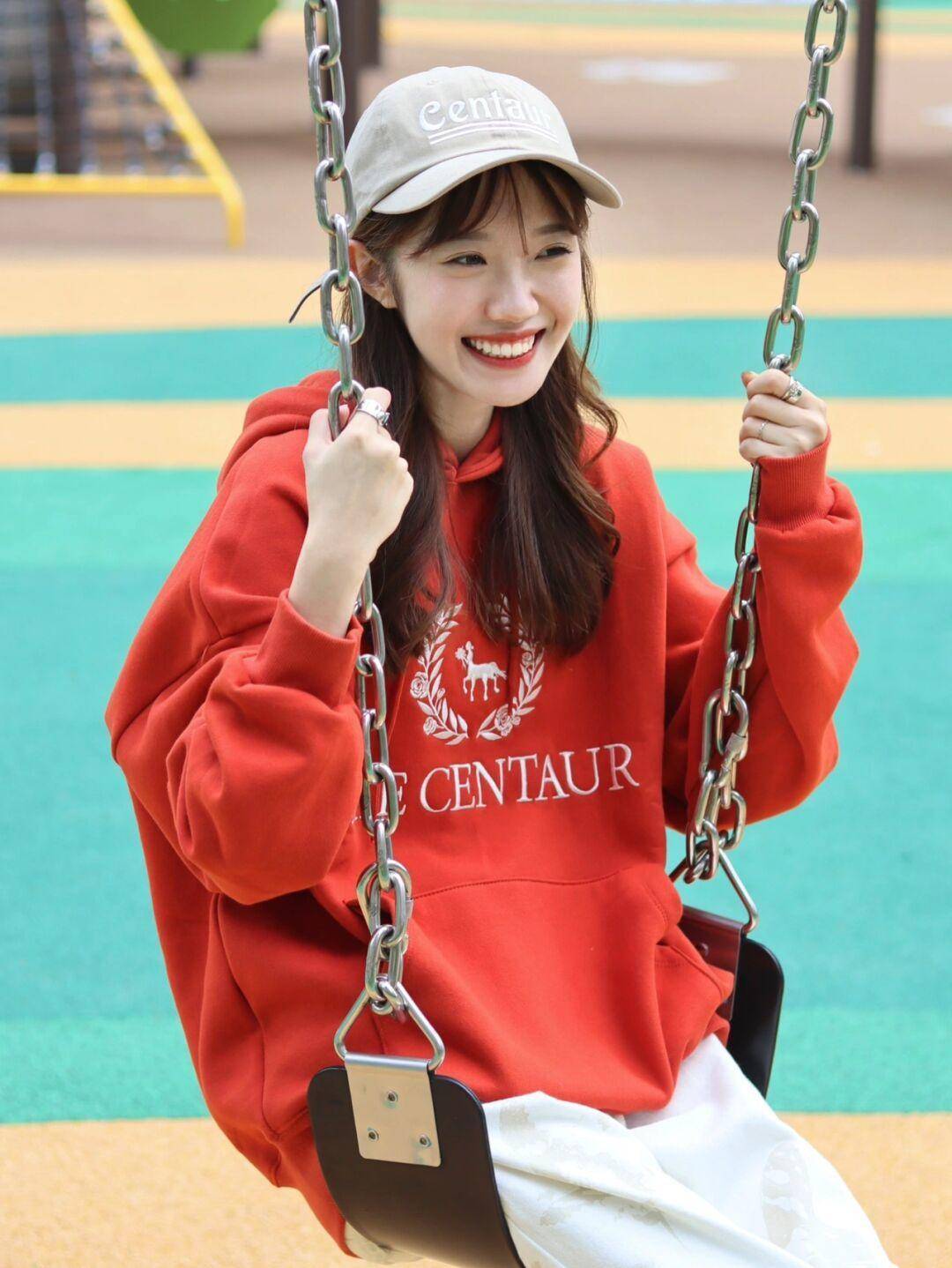 整体 谁说穿卫衣普通?get这些时髦精必备小技巧,秋季出街告别路人感