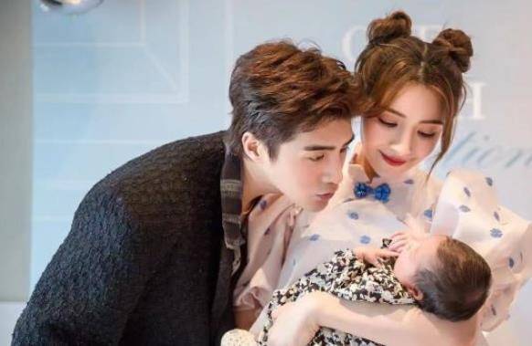 丹尼尔|麦迪娜为女儿庆满月，一家人打扮精致出镜，姜潮与女儿互动超宠溺