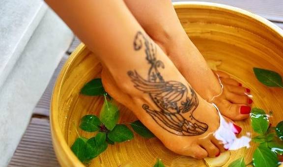 毒素女人皮肤发黄气色差?日常做好4件事,保养肌肤,更显年轻