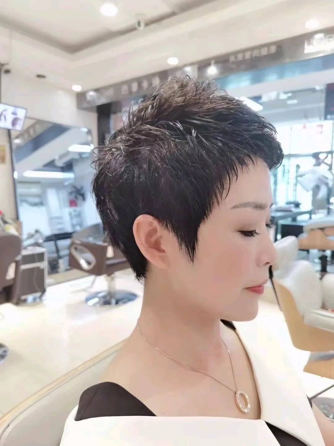 发型短发真不愧是减龄利器，38也能变18，这15款很值得尝试