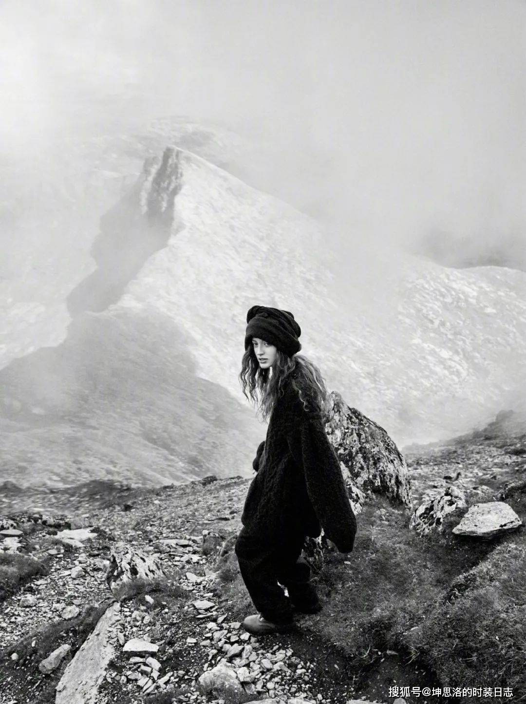 摄影 英国版时尚芭莎2021年十月刊时装大片合辑 浪漫秋日风景