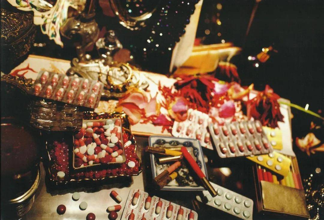 美学极具视觉冲击力的日式爆裂美学，肆意而浪漫