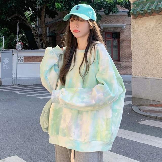 下装 郭碧婷成为宝妈风采依旧，卫衣搭阔腿牛仔裤，随性减龄超好看