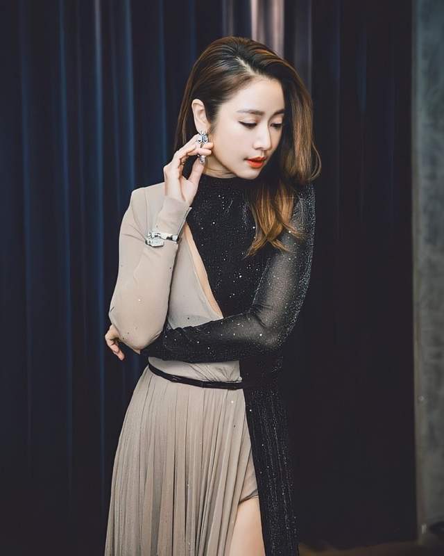 霍建华 林心如久违的红毯,染黄发穿开叉礼服优雅知性,霍建华福气不浅