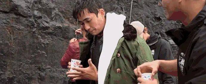 小洪|跪久了，所以《峰爆》活该被吐槽？