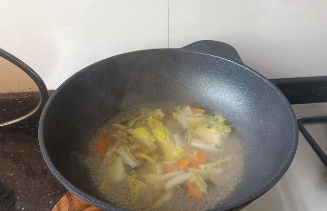 什么|半碗剩菜1把玉米面,入锅搅一搅,真是太香了,网友点评太霸气