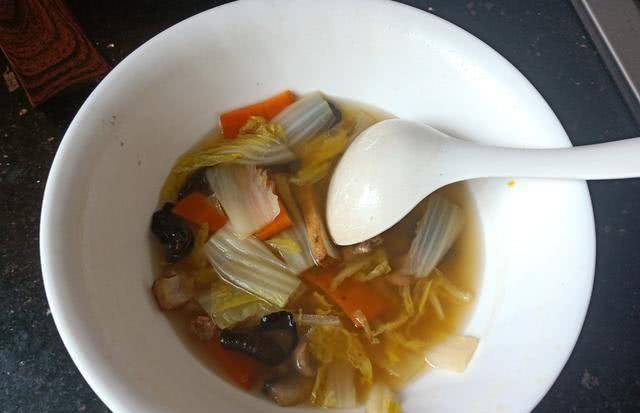 什么|半碗剩菜1把玉米面,入锅搅一搅,真是太香了,网友点评太霸气