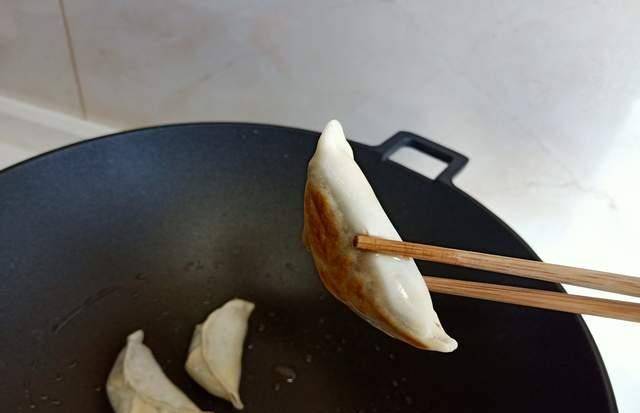 苹果|我家早餐从不买,自己做15分钟搞定,鲜香美味又营养,全部吃光光